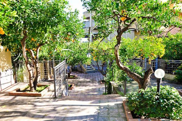Tk Hotel - Ex Ares San Giovanni La Punta Eksteriør billede